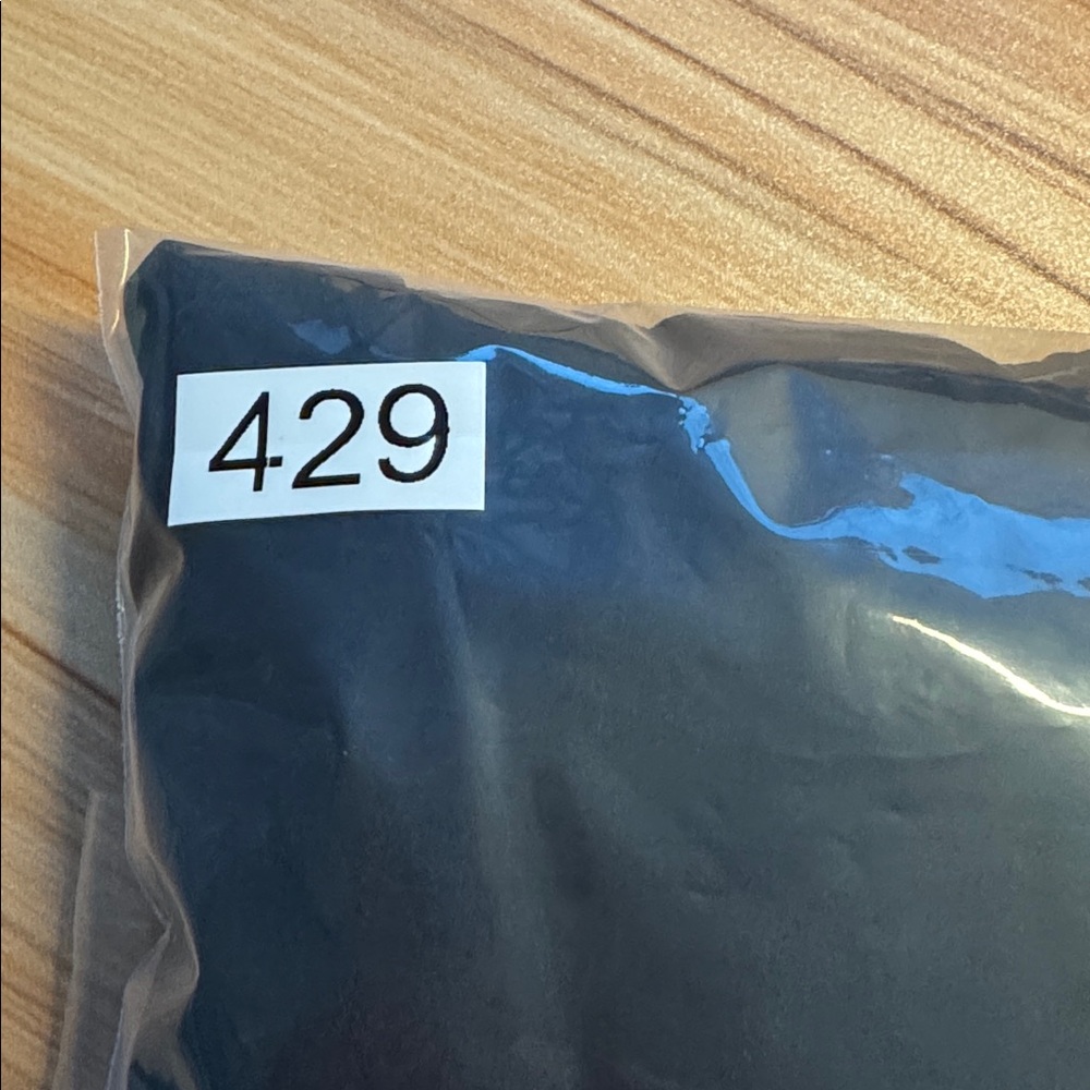 Alice + Olivia Peggy Button Down Crop Top in Black/ Size Medium - Picture 10 of 10